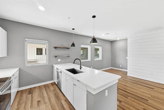 Building Photo - 5924 S Congress Ave