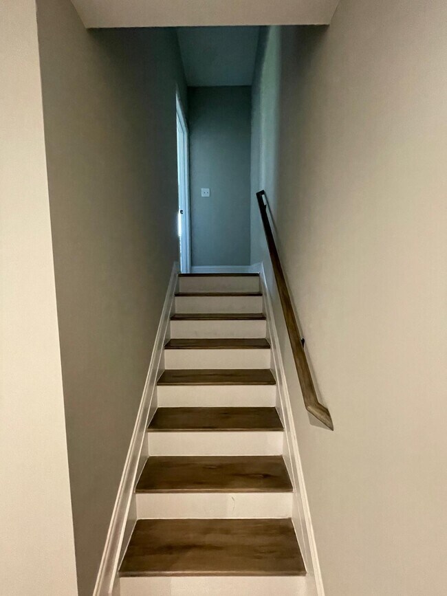 Building Photo - 1054 Brownstone Ln