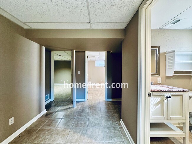 Building Photo - Beautifully Updated Home in Prime Overland...