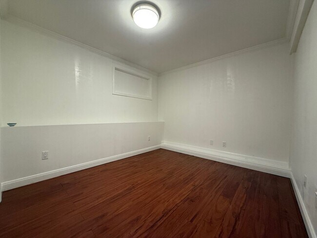 Building Photo - 118 Trumbull St