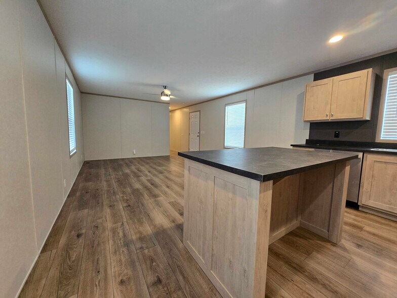 Building Photo - 52758 S Yorktown Ct