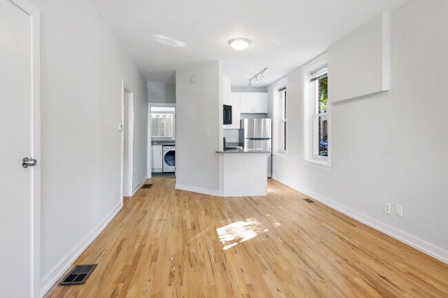 Building Photo - 1437 Superior-2F