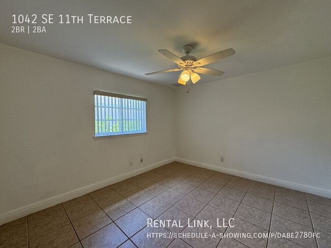 Building Photo - 1042 SE 11th Terrace