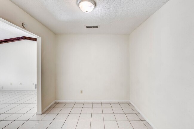 Building Photo - 2404 Andover Dr