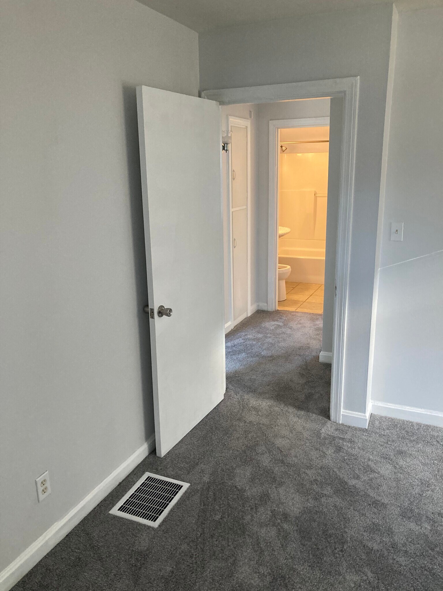 Building Photo - 321 Ridgedale Rd