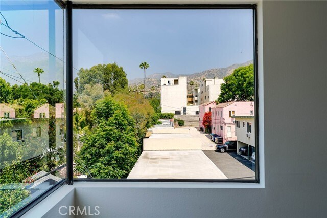 Building Photo - 1305 N Columbus Ave