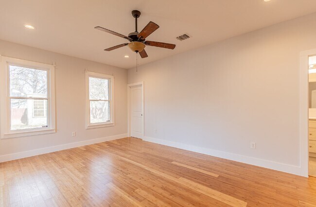 Building Photo - 209 Carolina St