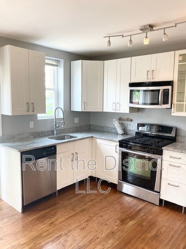 Building Photo - 624 Orleans Pl NE
