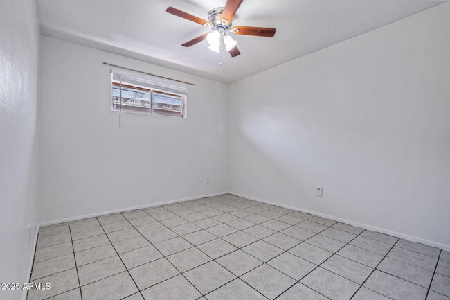 Building Photo - 555 S Bellview
