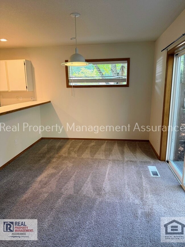 Building Photo - 470 SW 150th Ave