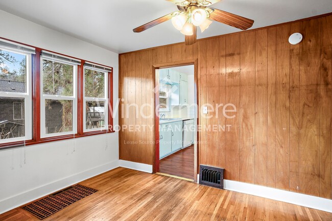Building Photo - 10125 N Whitworth Dr