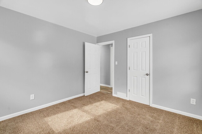Building Photo - 4712 Cadieux Rd