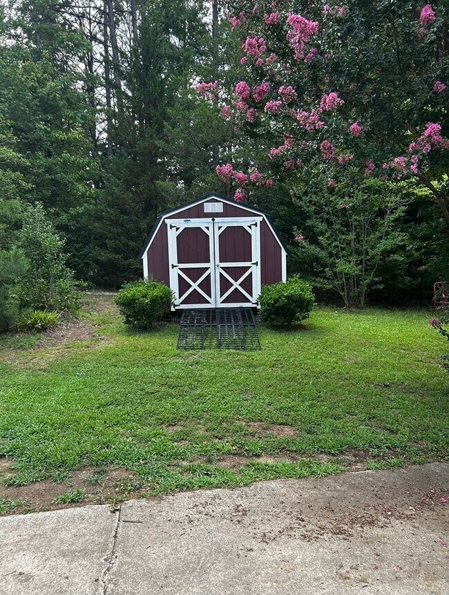Building Photo - 11 W Deer Trail