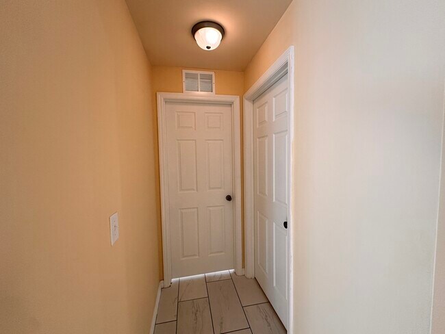 Building Photo - 280 SW 3rd Terrace