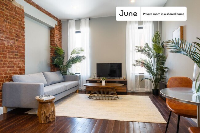 Building Photo - Room in Shared 4 bed/1 bath home