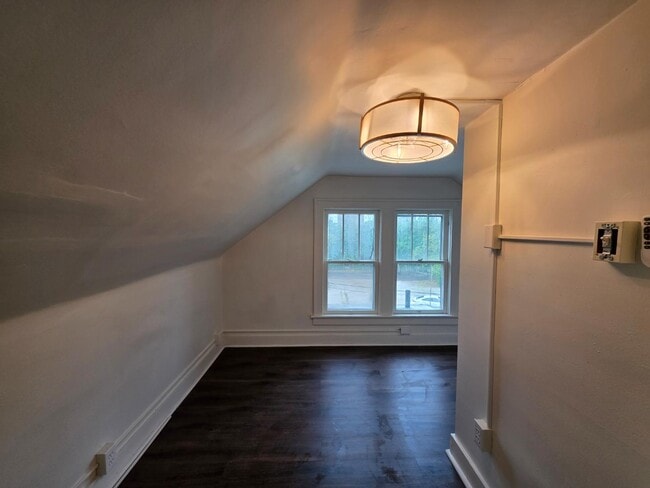 Building Photo - 107 Dawes Ave