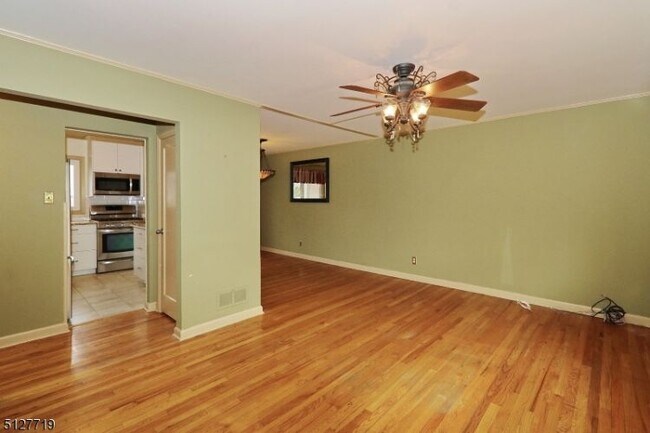 Building Photo - 7 Osage Dr
