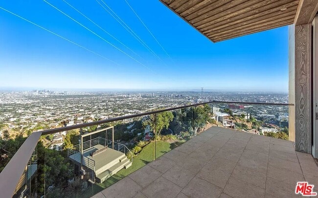 Building Photo - 1600 Viewmont Dr