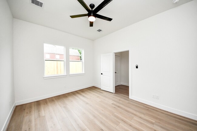 Building Photo - 4338 Avron Dr