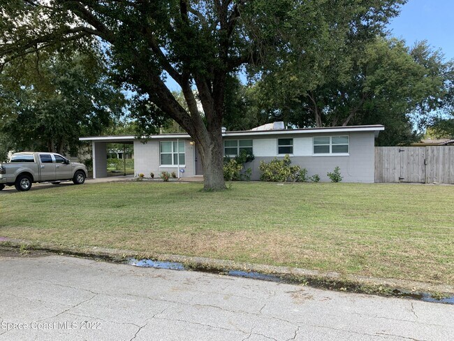 Building Photo - 1210 Princeton Rd