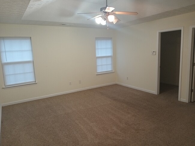 Building Photo - 685 Georgetown Ln