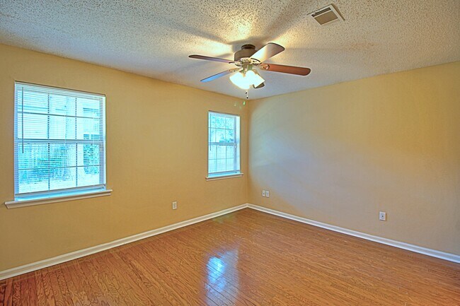 Building Photo - 948 Wedgewood Way