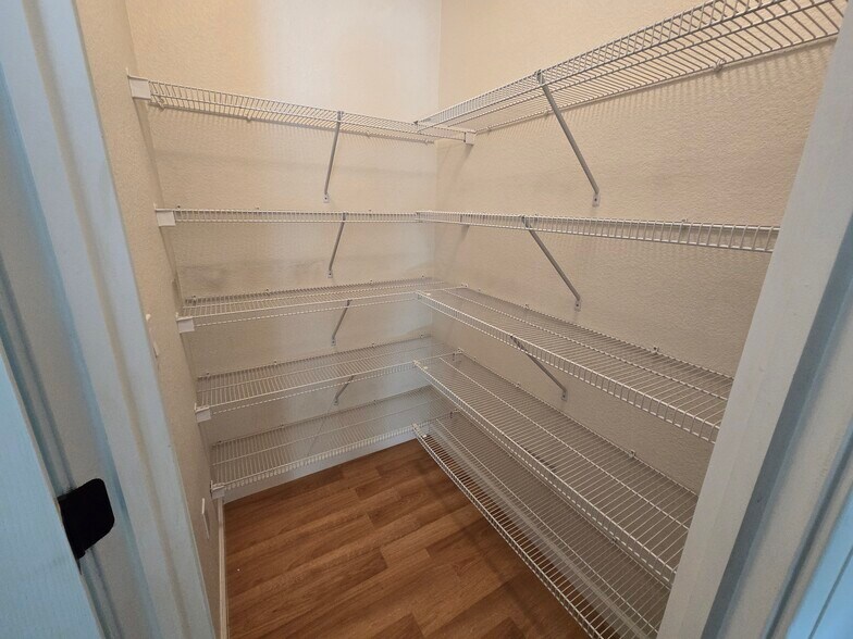 Building Photo - 4353 Fitzwilliam St