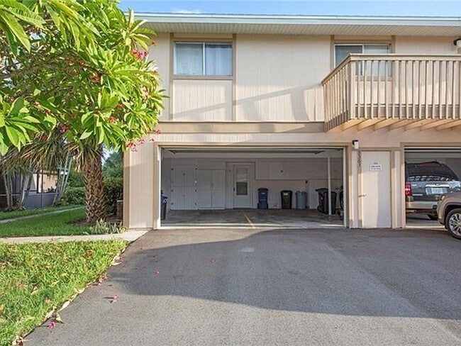 Building Photo - 2 Bedroom Condo with One Car Garage