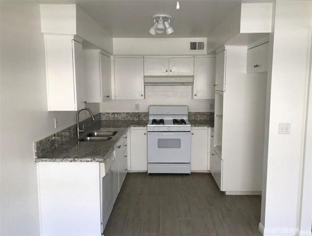 Building Photo - 1241 E Bastanchury Rd