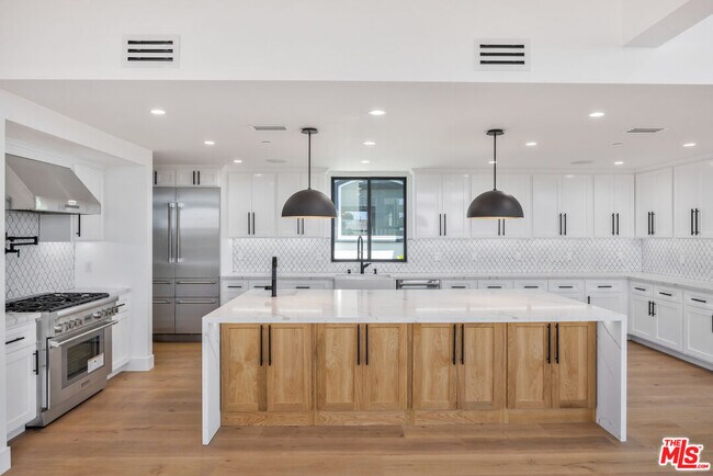 Building Photo - 926 17th St