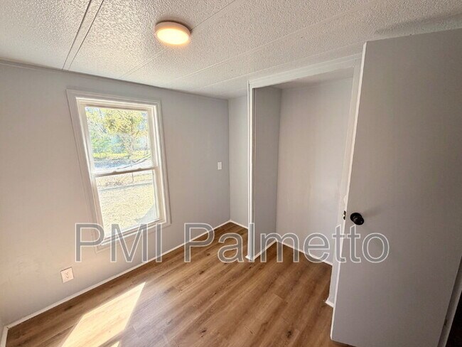 Building Photo - 3911 Persimmon St