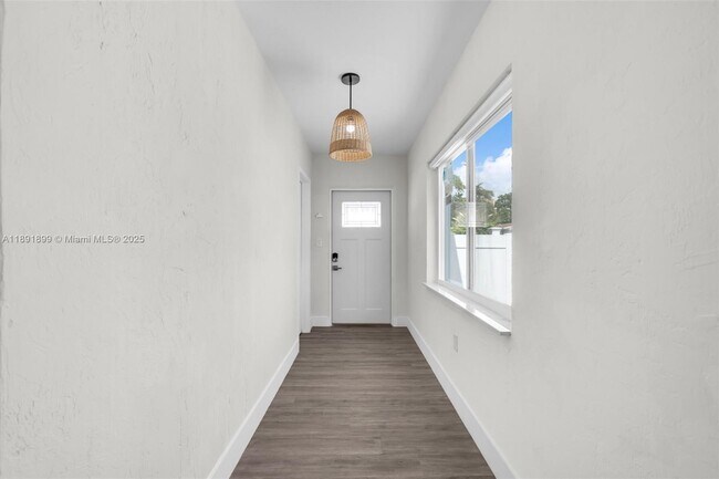Building Photo - 3334 SW 24th Ter