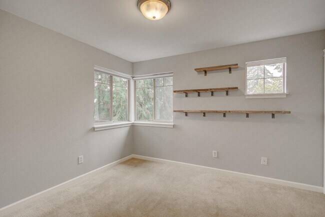 Building Photo - 308 20th Ave S