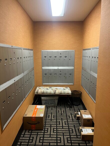 Building Photo - 988 Memorial Dr