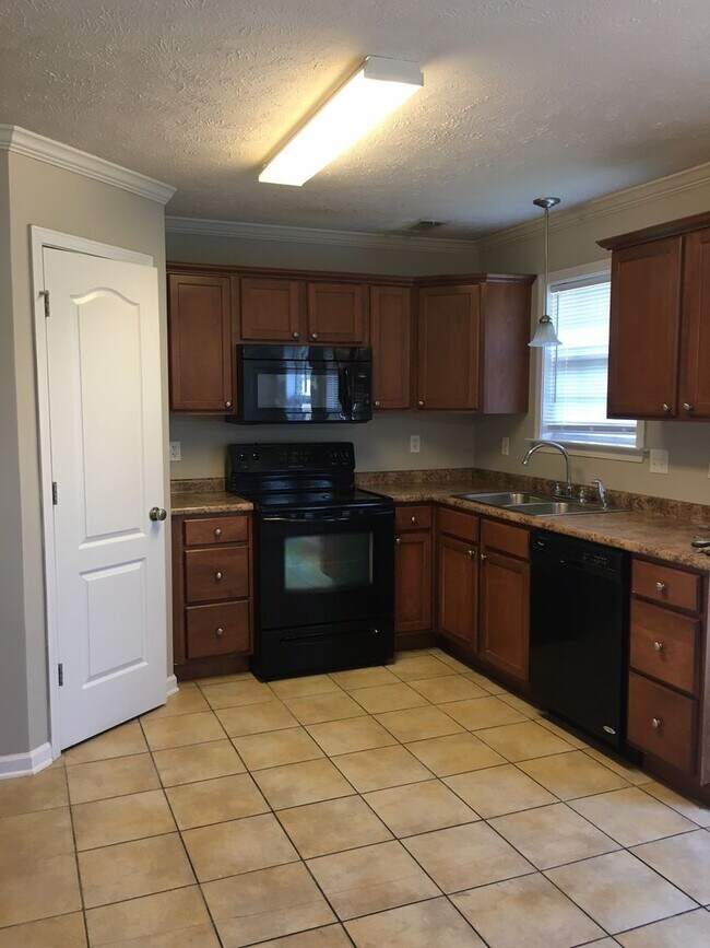 Building Photo - 3 Bedroom 2 bath  Medina Area