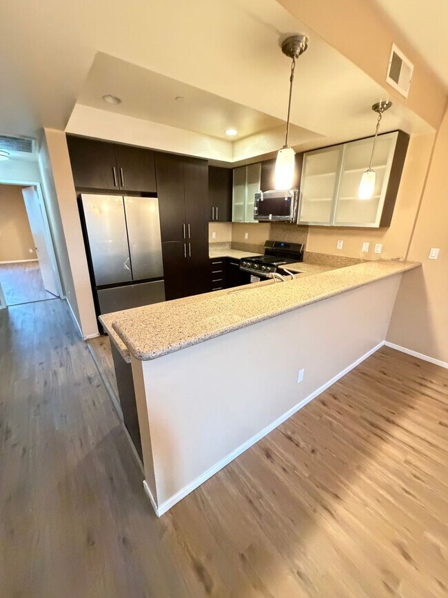 Building Photo - Unbeatable Downtown Escondido Townhome