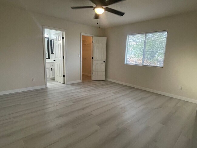 Building Photo - 3+2 READY NOW! $1,495.00