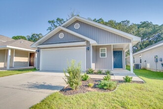 Building Photo - North Pensacola newer construction home– O...
