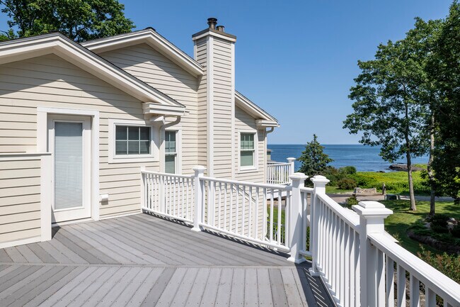 Building Photo - 2 Oak Knoll Rd