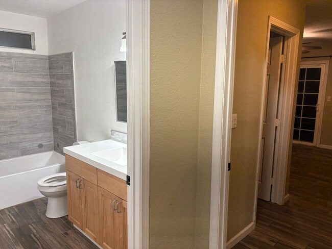 Building Photo - Great 4 bedroom home with pool