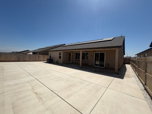 Building Photo - 2042 Sherbrook Ave