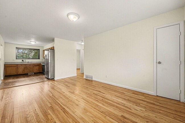 Building Photo - 76 Newland Ct