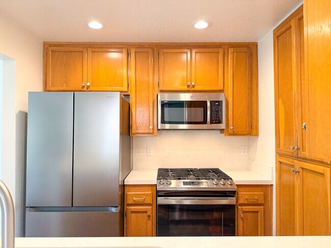 Building Photo - 2262 Martinique Ln