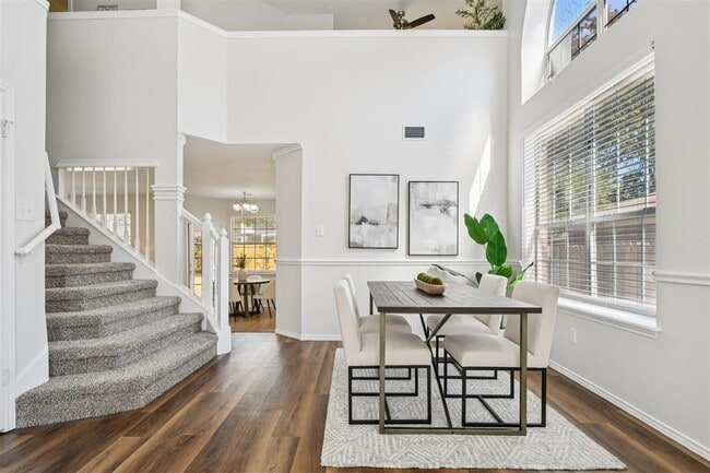 Building Photo - 1110 Blue Fox Dr