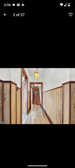 Shared Entrance and Hallway. - 153 W Jackson St