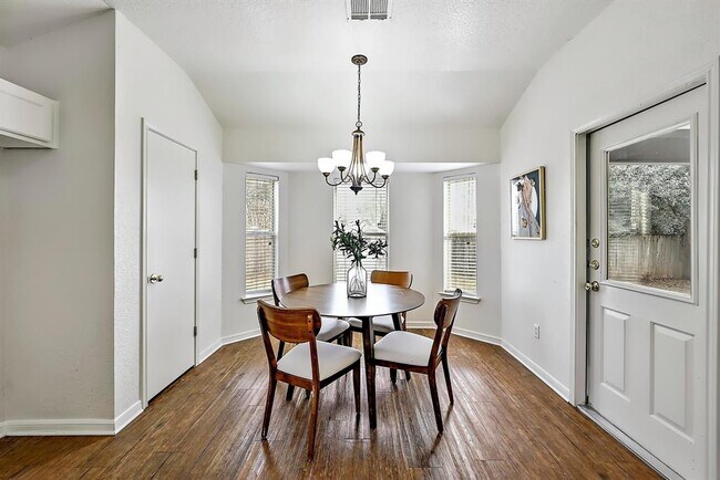 Building Photo - 117 Rosemary Cove