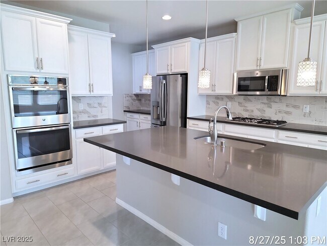 Building Photo - 905 Claystone Ridge Ave