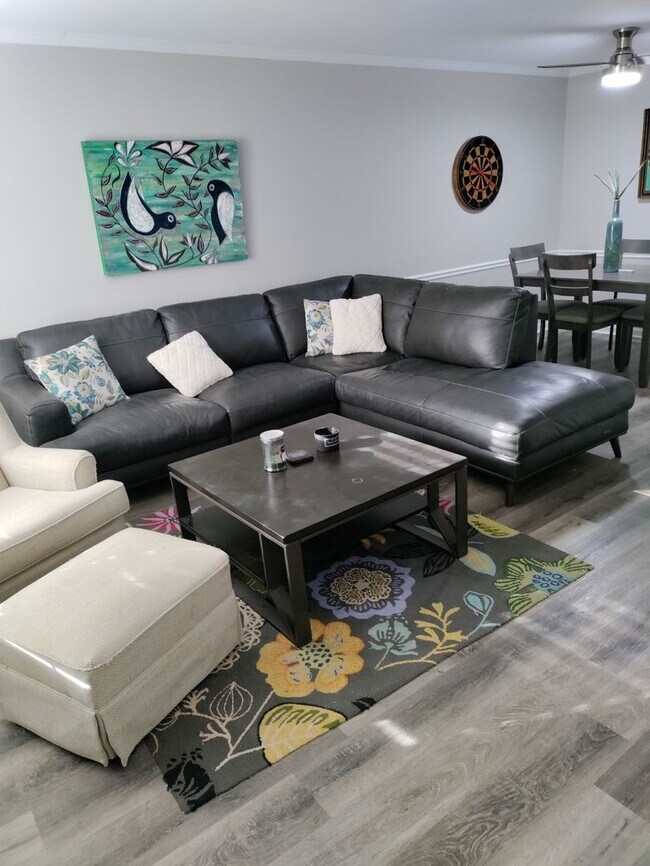 Building Photo - PETS CONDITIONAL + FURNISHED OPTION - Cute Sleepy Hollow Flats-Style Condo!