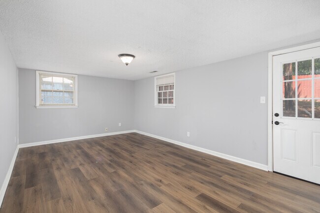 Building Photo - 2624 Excalibur Dr SE