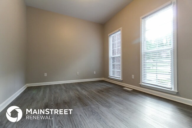 Building Photo - 530 Riverbirch Trce